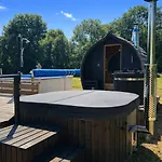 Raya Sunshine Wellness Retreat - Hot Tub & Sauna Holiday home